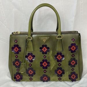 Prada Spazzolato Floral Applique Galleria Tote Bag Green Patent